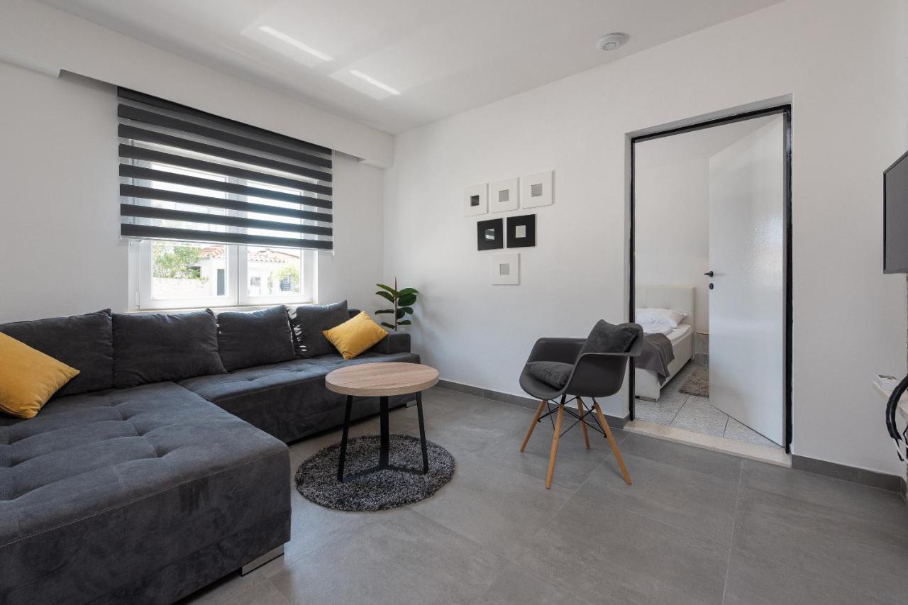 Villa Mona Apartments Razanj Exterior photo